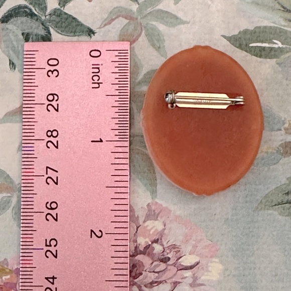 Vintage Avon Floral Cameo Brooch/Pin Victorian Style Flower Bouquet w/Bow Coral - Picture 6 of 13